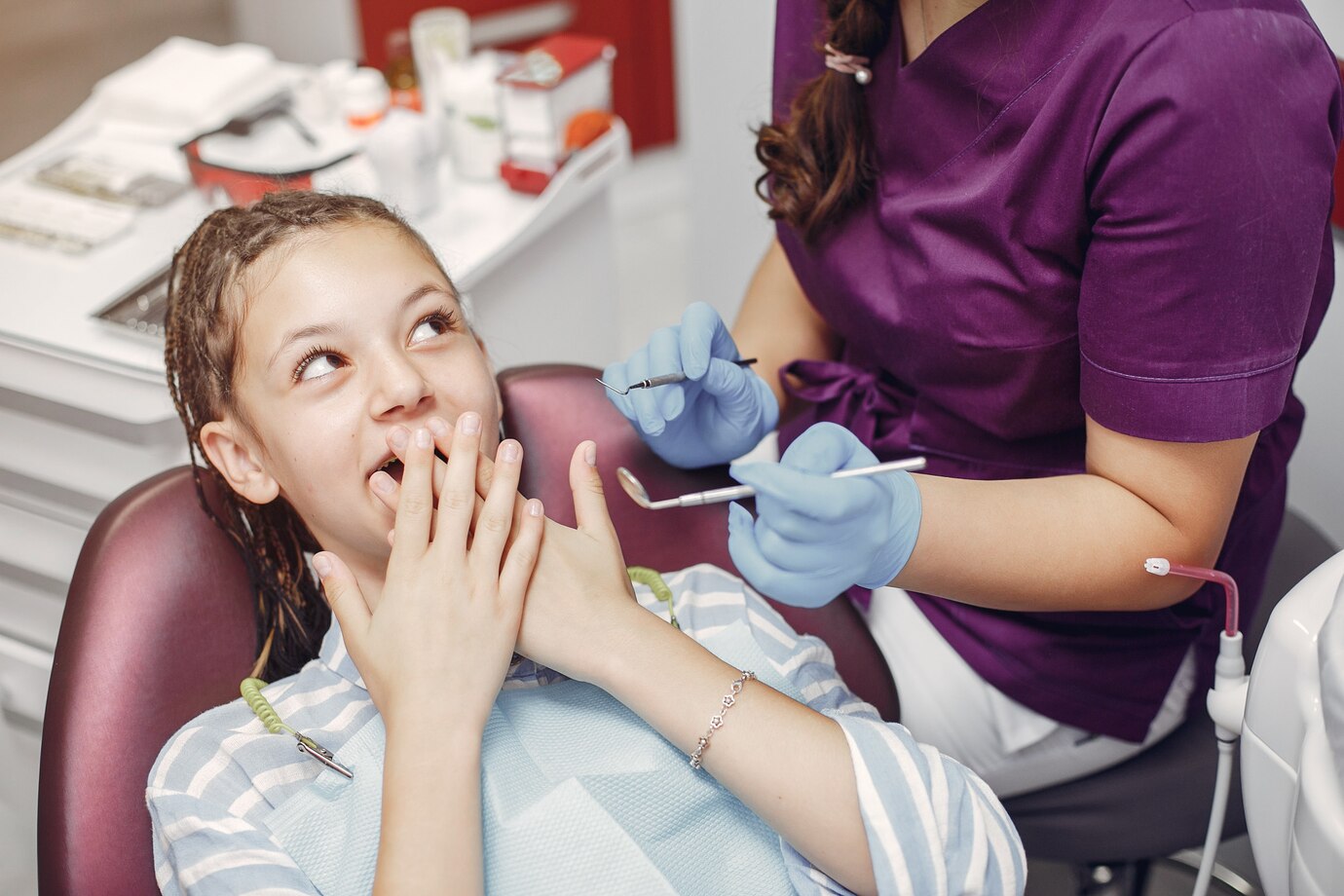 girl-sitting-dentist